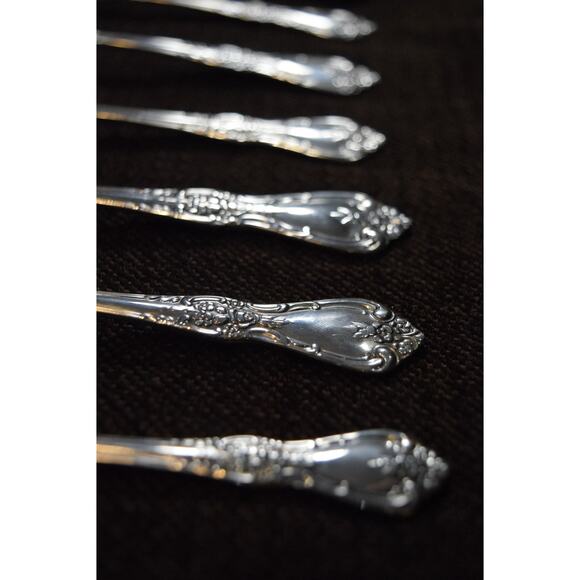 VTG Oneida Flatware Kennett Square 90 Pieces 12 settings 6 pc Hostess Set Chest - Picture 3 of 8